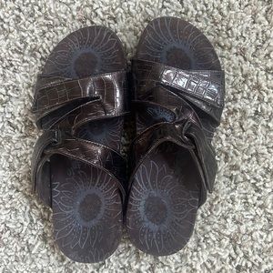 Vionic Woman Sandals Size 9